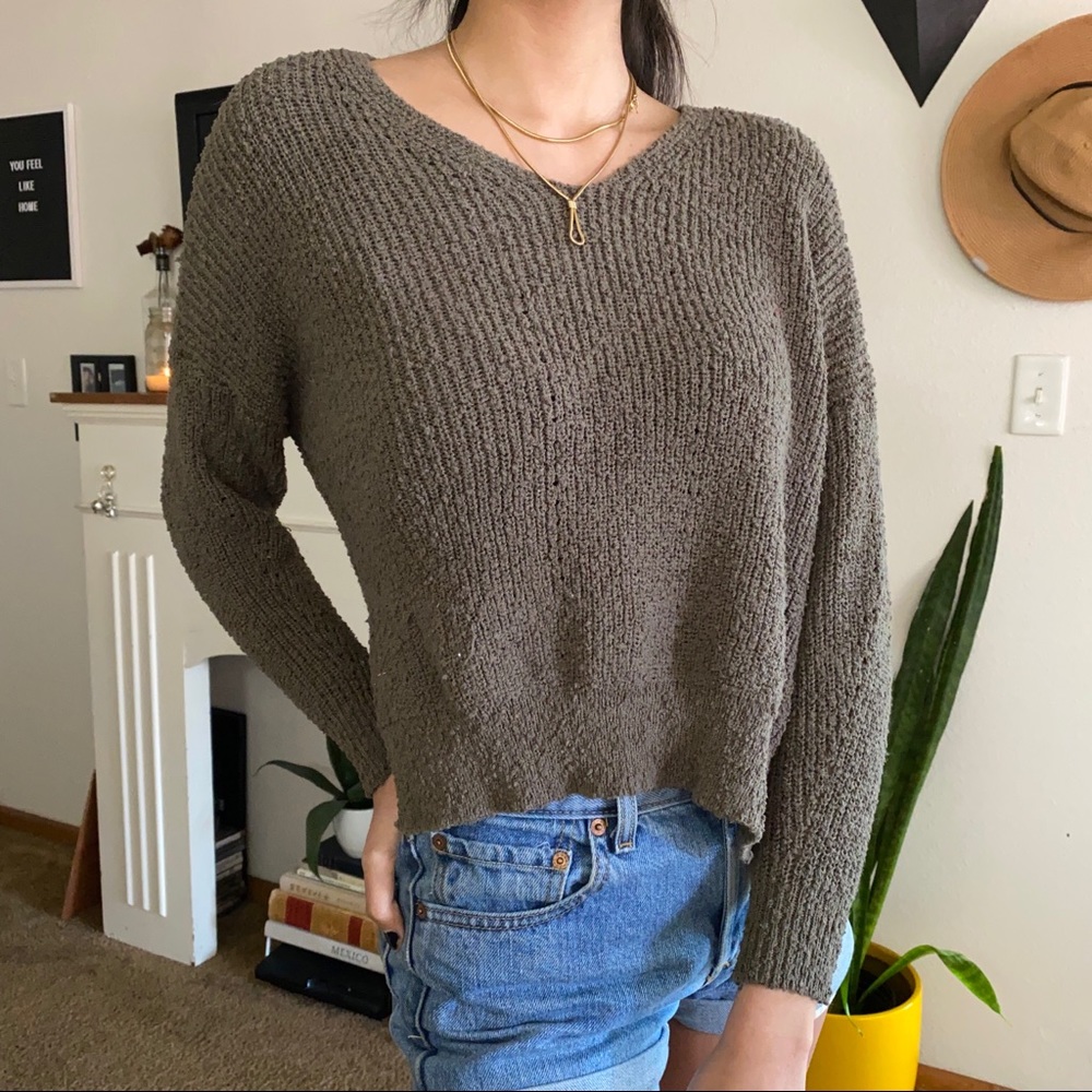Debut V-neck sweater - Picture 2 of 3